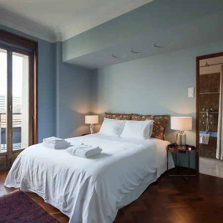 Art Deco Apartment Over Bolhao Market Porto